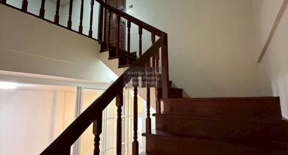For sale 4 bedrooms townhouse in Wang Thonglang, Bangkok