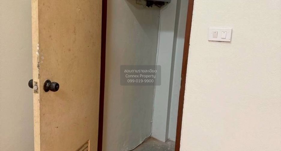 For sale 4 bedrooms townhouse in Wang Thonglang, Bangkok