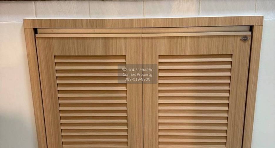 For sale 4 bedrooms townhouse in Wang Thonglang, Bangkok