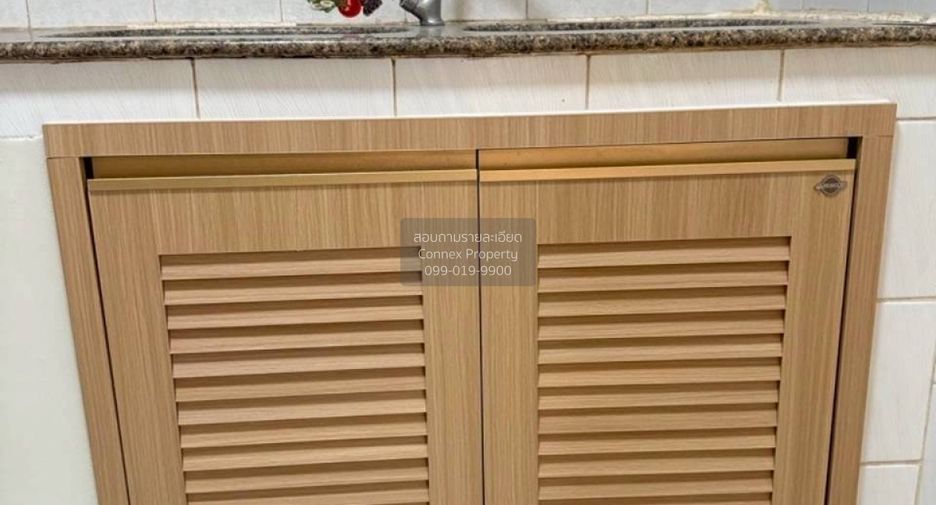 For sale 4 bedrooms townhouse in Wang Thonglang, Bangkok