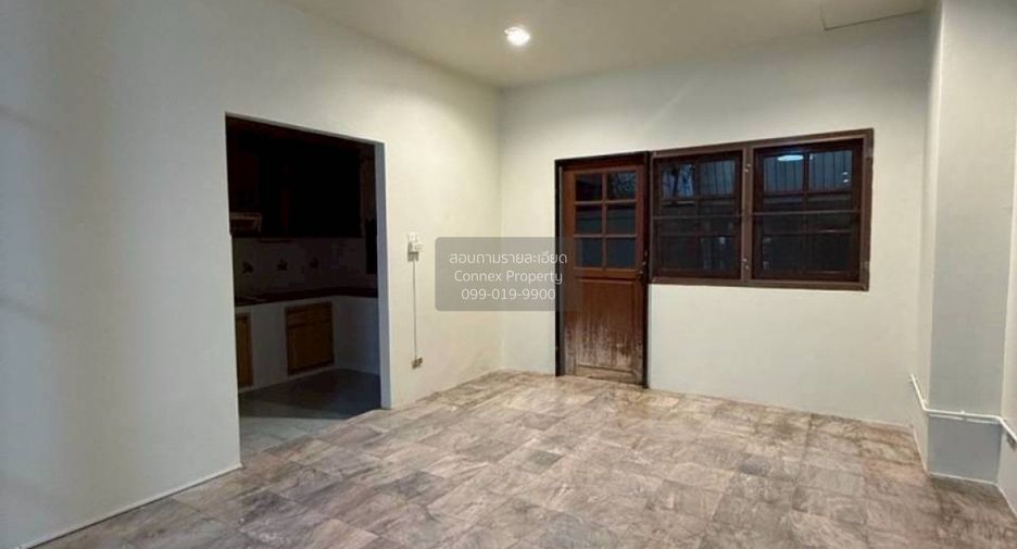 For sale 4 bedrooms townhouse in Wang Thonglang, Bangkok