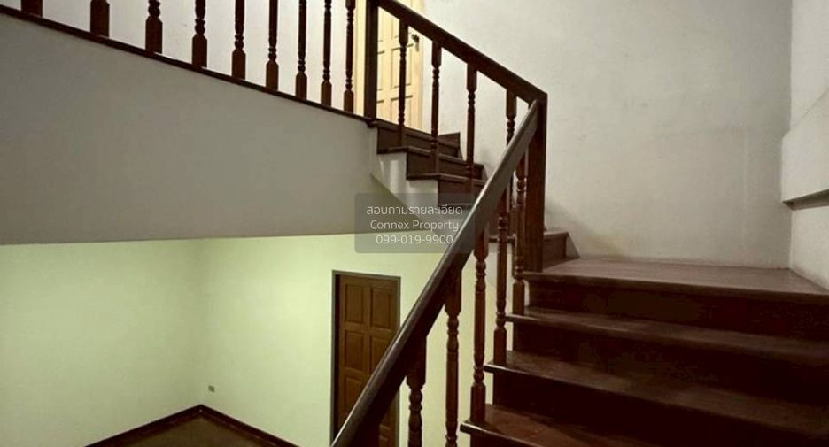 For sale 4 bedrooms townhouse in Wang Thonglang, Bangkok