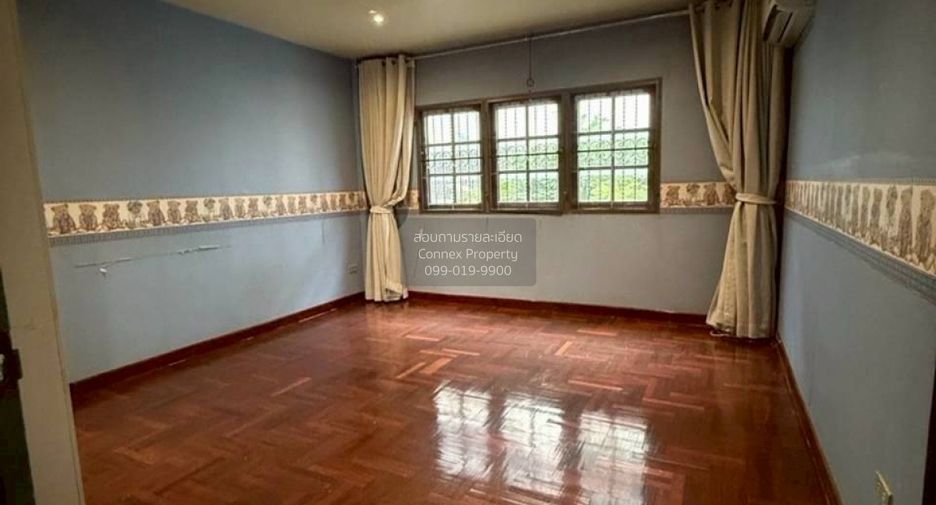 For sale 4 bedrooms townhouse in Wang Thonglang, Bangkok