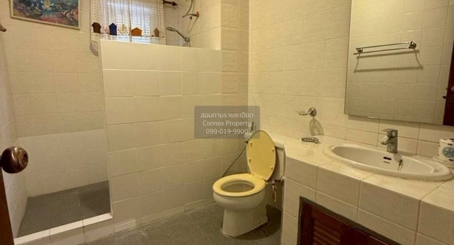 For sale 4 bedrooms townhouse in Wang Thonglang, Bangkok