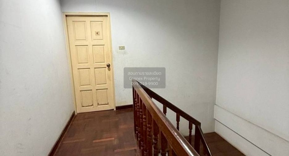 For sale 4 bedrooms townhouse in Wang Thonglang, Bangkok