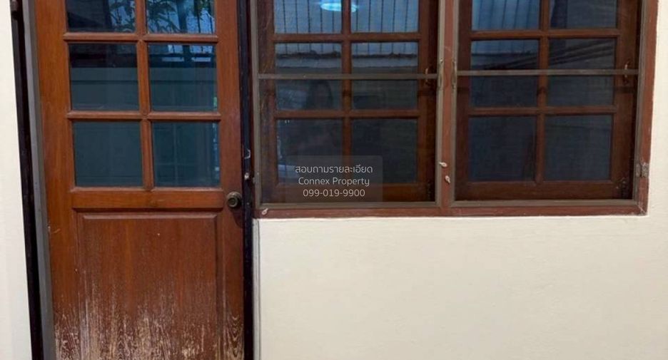 For sale 4 bedrooms townhouse in Wang Thonglang, Bangkok