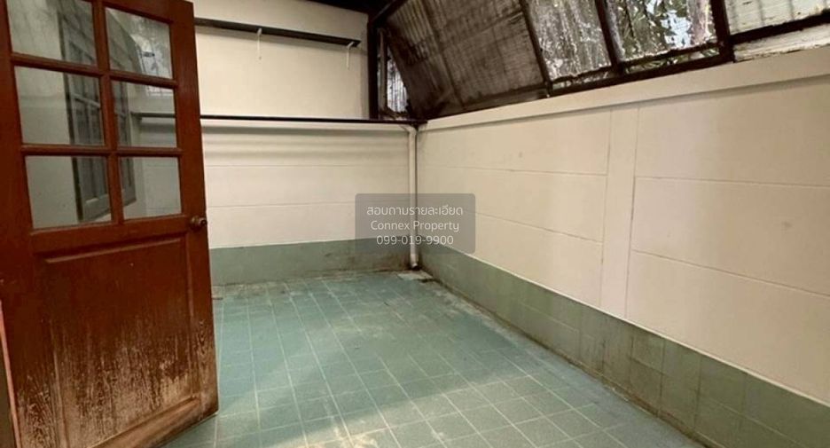 For sale 4 bedrooms townhouse in Wang Thonglang, Bangkok
