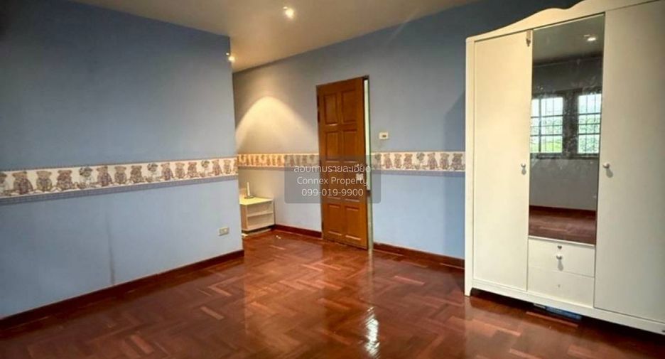 For sale 4 bedrooms townhouse in Wang Thonglang, Bangkok
