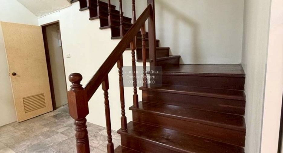 For sale 4 bedrooms townhouse in Wang Thonglang, Bangkok