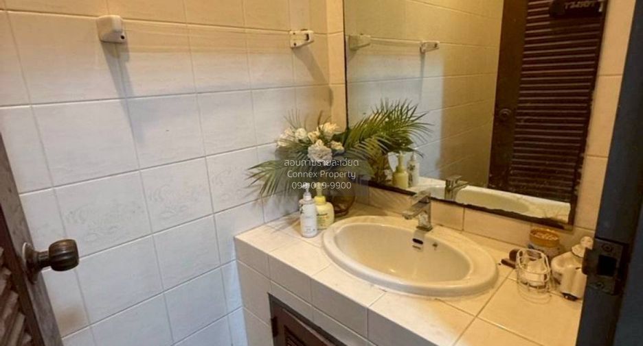 For sale 4 bedrooms townhouse in Wang Thonglang, Bangkok