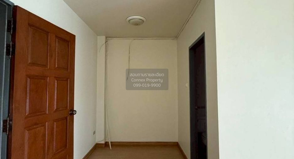 For sale 4 bedrooms townhouse in Wang Thonglang, Bangkok