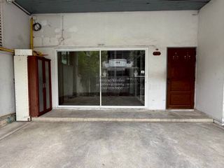 For sale 4 bedrooms townhouse in Wang Thonglang, Bangkok