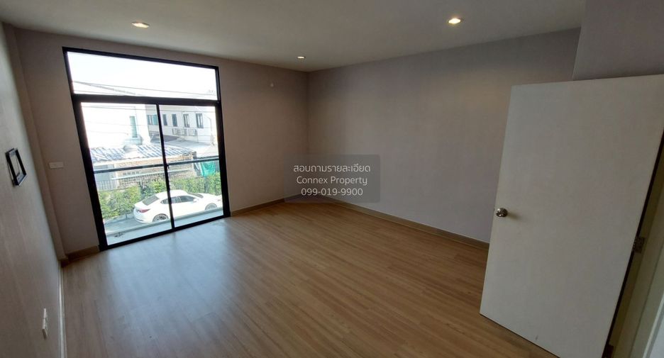 For sale 2 bedrooms townhouse in Mueang Pathum Thani, Pathum Thani