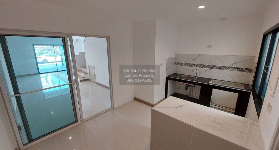 For sale 2 bedrooms townhouse in Mueang Pathum Thani, Pathum Thani
