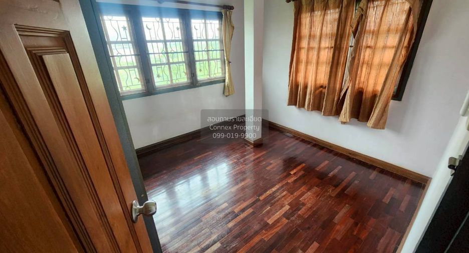 For sale 4 bedrooms house in Thawi Watthana, Bangkok