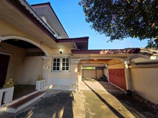 For sale 4 bedrooms house in Thawi Watthana, Bangkok