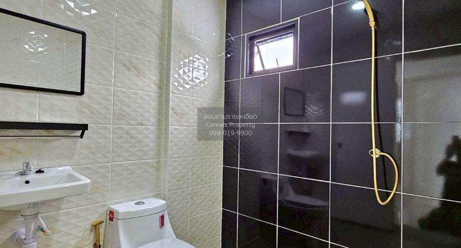 À vendre 3 chambres maison de ville à Bang Bua Thong, Nonthaburi