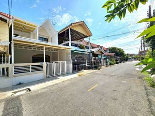 À vendre 3 chambres maison de ville à Bang Bua Thong, Nonthaburi