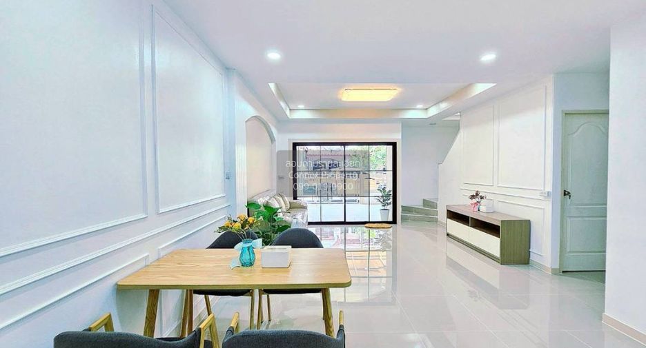 À vendre 3 chambres maison de ville à Bang Bua Thong, Nonthaburi