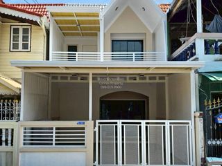 À vendre 3 chambres maison de ville à Bang Bua Thong, Nonthaburi