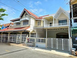 À vendre 3 chambres maison de ville à Bang Bua Thong, Nonthaburi