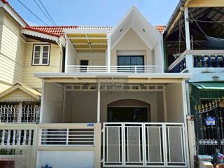 À vendre 3 chambres maison de ville à Bang Bua Thong, Nonthaburi