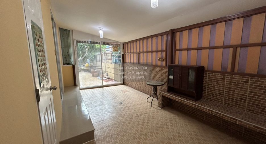 For sale 5 bedrooms townhouse in Phra Khanong, Bangkok