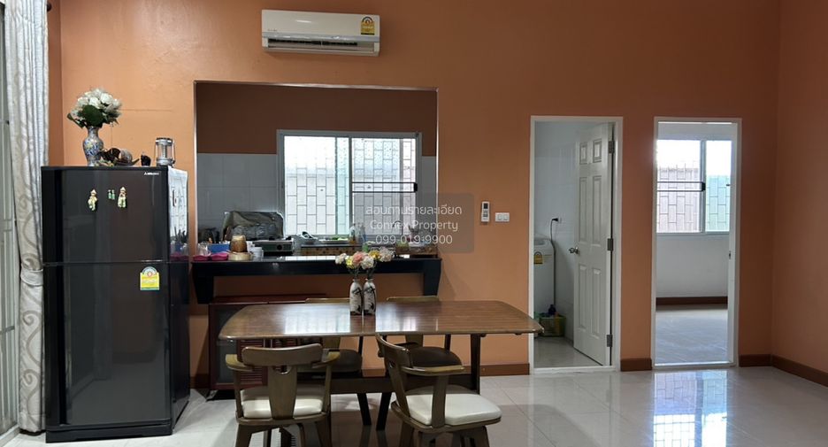For sale 5 bedrooms townhouse in Phra Khanong, Bangkok