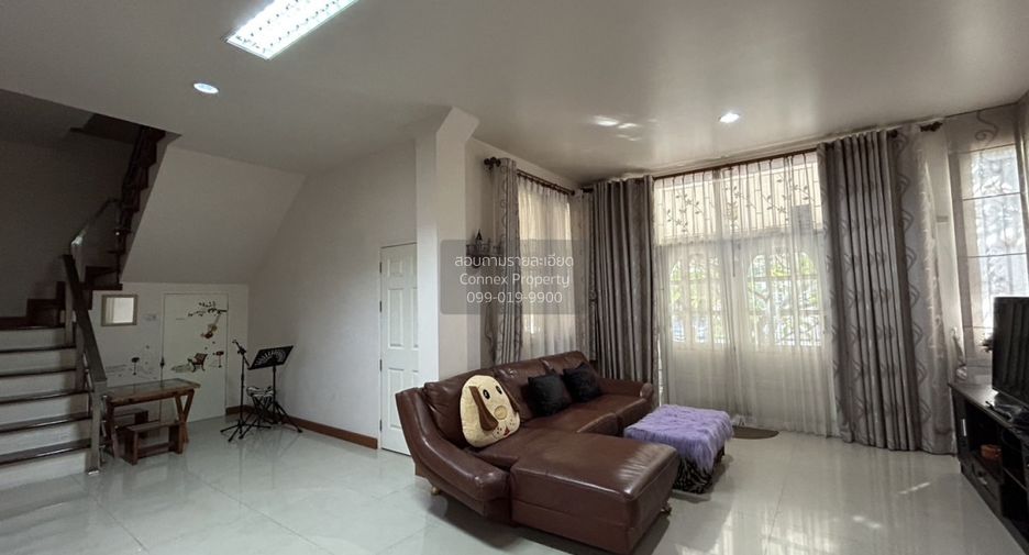For sale 5 bedrooms townhouse in Phra Khanong, Bangkok