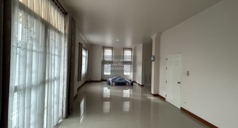 For sale 5 bedrooms townhouse in Phra Khanong, Bangkok