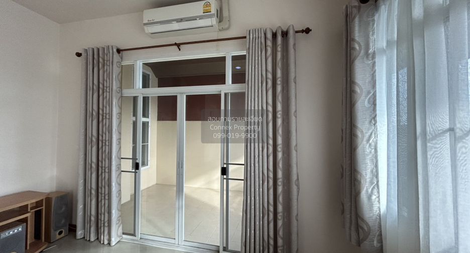 For sale 5 bedrooms townhouse in Phra Khanong, Bangkok