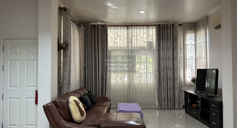 For sale 5 bedrooms townhouse in Phra Khanong, Bangkok