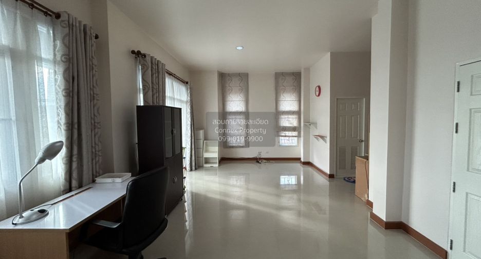 For sale 5 bedrooms townhouse in Phra Khanong, Bangkok