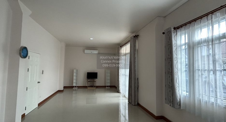 For sale 5 bedrooms townhouse in Phra Khanong, Bangkok