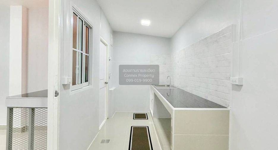 For sale 3 bedrooms townhouse in Sai Noi, Nonthaburi