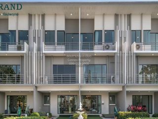 For sale 4 ベッドルーム townhouse in Bang Khae, Bangkok