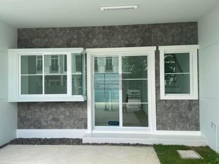 For rent 2 bedrooms townhouse in Bang Phli, Samut Prakan