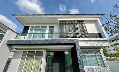 For rent 4 bedrooms house in Khlong Sam Wa, Bangkok