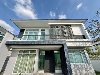 For rent 4 bedrooms house in Khlong Sam Wa, Bangkok