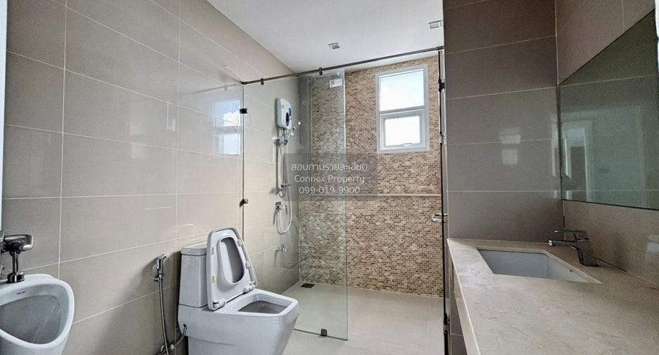 For rent 4 bedrooms house in Khlong Sam Wa, Bangkok