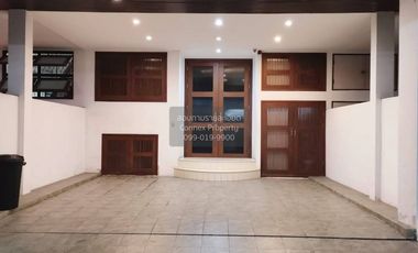 Reihenhaus zur Miete mit 4 Zimmer in Watthana, Bangkok