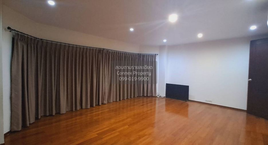 Reihenhaus zur Miete mit 4 Zimmer in Watthana, Bangkok