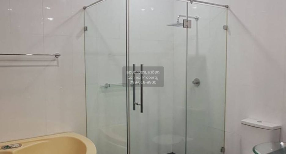 Reihenhaus zur Miete mit 4 Zimmer in Watthana, Bangkok