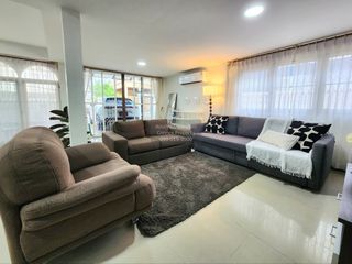 For rent 6 bedrooms house in Huai Khwang, Bangkok