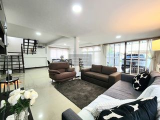 For rent 6 bedrooms house in Huai Khwang, Bangkok