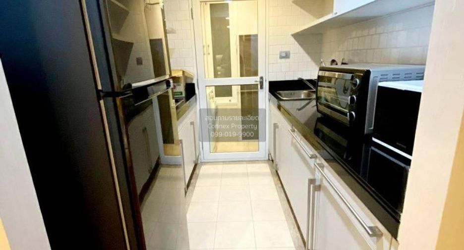 For rent 2 bedrooms condo in Pathum Wan, Bangkok