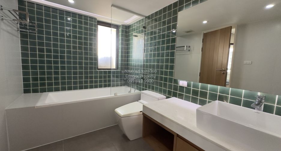 Condo en alquiler de 3 habitaciones en Khlong Toei, Bangkok