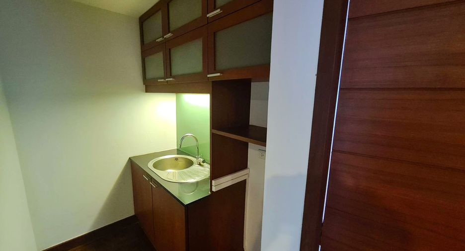 Reihenhaus zur Miete mit 3 Zimmer in Khlong Toei, Bangkok