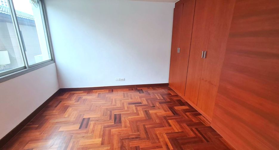 Reihenhaus zur Miete mit 3 Zimmer in Khlong Toei, Bangkok