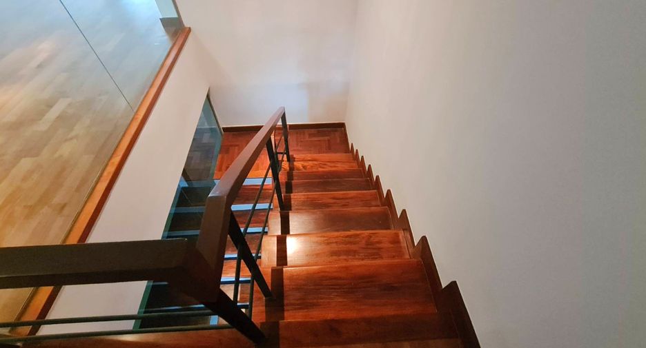 Reihenhaus zur Miete mit 3 Zimmer in Khlong Toei, Bangkok